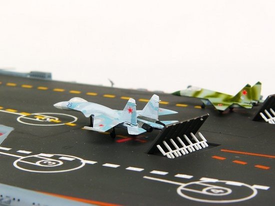 Trumpeter 05606 USSR Admiral Kuznetsov aircraft carrier 1/350 – Bild 12