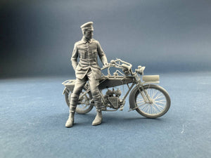 Copper State Models F32-058 Werner Voss posant avec une moto (moto non incluse) 1/32 – image 2