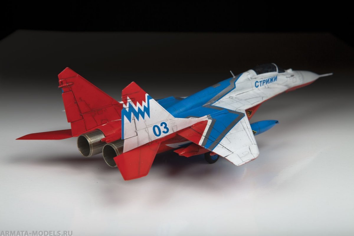 Zvezda 7310 MiG-29 « Swifts » Équipe de voltige aérienne 1/72 – image 4