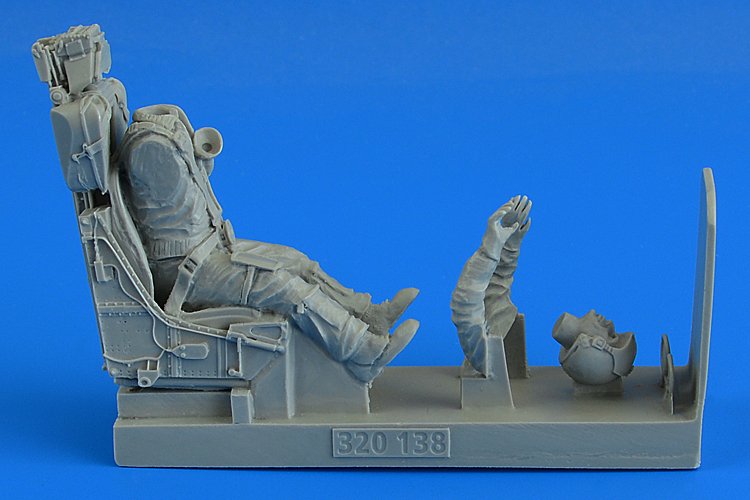 Aerobonus 320138 Modern German Luftwaffe Fighter Pilot with ej. seat for F-104G/S (MB GQ-7A ej. seat) for Italeri 1/32