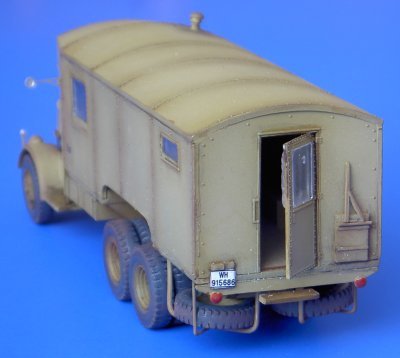Attack 72817 TATRA T-111-8000 Kundediensttruppwagen 1/72 – image 2