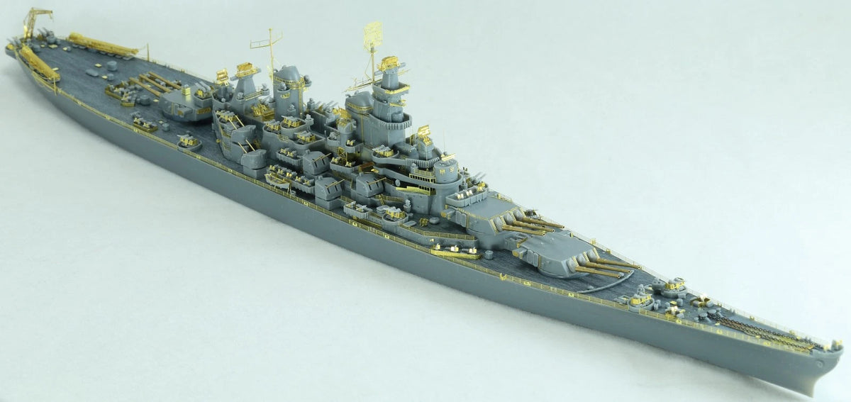 Vee Hobby E57001 USS IOWA BB-61 1944 - Deluxe Edition 1/700 – image 3